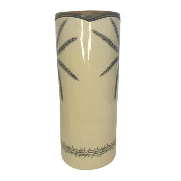 Laura Zindel Tarantula Spider Large Ceramic Vase - Picture 4 of 8